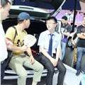 2013重庆国际汽车工业展:商家与用户交流沟通,第11张