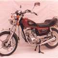 照片尊隆牌ZL125-5型两轮摩托车