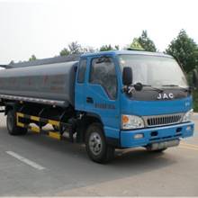 供应华任牌XHT5121GHY型化工液体运输车