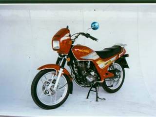 鸿宇牌HY125-4型两轮摩托车