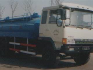 耐力牌HSJ5240GYY型运油车