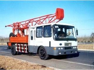 京探牌BT5106TZJDPP100-5D型钻机车