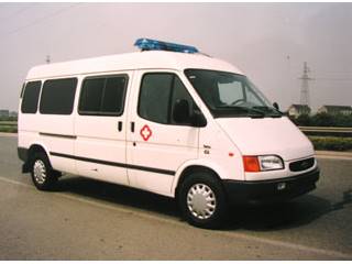 华东牌CSZ5033XJH型救护车