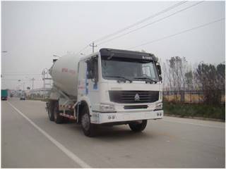 盛润牌SKW5252GJBZZ型混凝土搅拌运输车