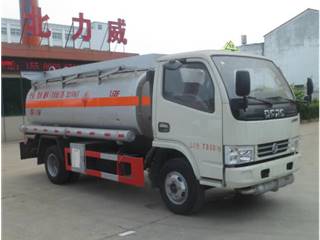中汽力威牌HLW5071GJY5EQ型加油车