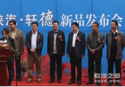 陕汽黄金动力专用车新产品在徐州市华丽登场