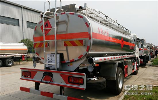 5吨加油车多少钱  10吨油罐车在哪买    15吨运油车价格