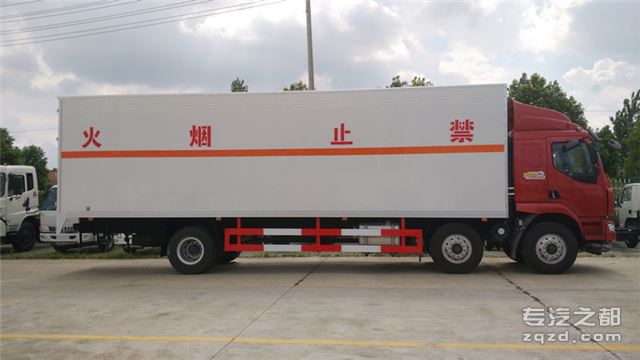 柳汽乘龙9.5米易燃液体运输车柳汽易燃液体厢式运输车多少钱