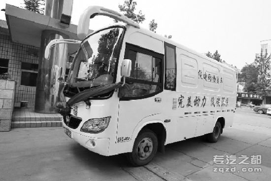 时速65 全国首辆纯电动物流车郑州投运