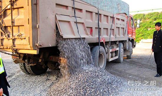 宁波:新一轮治超 重点整治矿石料运输车