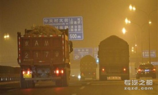 监管严格 北京设置夜岗查处违规渣土车