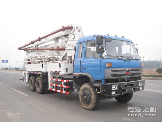 楚风牌HQG5250THBGD3型车载式混凝土泵车