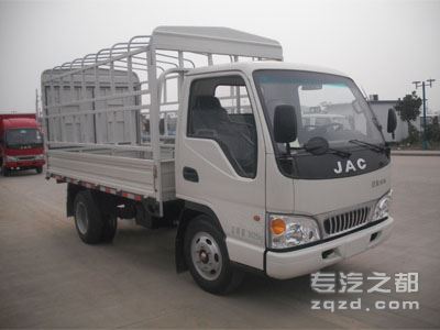 江淮牌HFC5030CCYP93K1B4型仓栅式运输车
