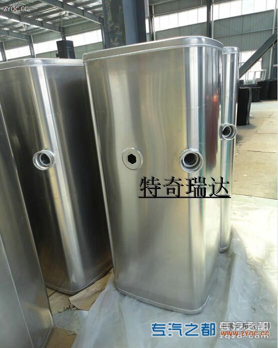 重汽豪沃水箱散热器WG9725531352