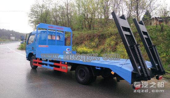 CLW5140TPBT5东风多利卡平板运输车120挖机运输车厂家直销