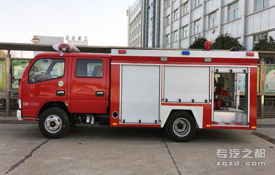 国五东风2.5吨水罐消防车价格