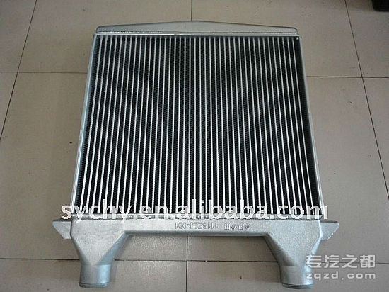 供应东风Z24中冷器总成 1118Z24-001 Dongfeng truck parts intercooler assemb