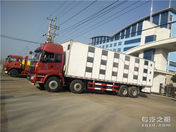 福田欧曼9.6米大型拉猪仔畜禽运输车生产厂家-猪仔运输车价格