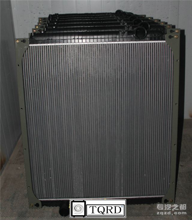 重汽豪沃散热器水箱WG9725530231