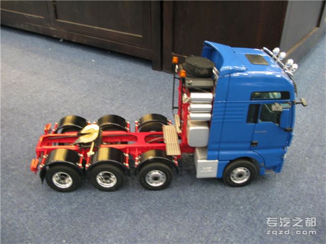 图片欣赏：第二届中国国际商用车展览中的卡车车模