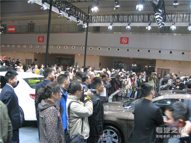图集：钢管舞者闪耀2013第三届中国重庆汽车博览会