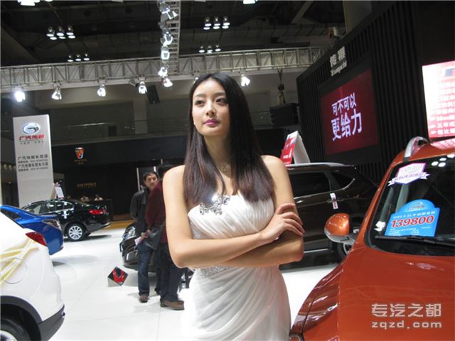 图集：2013年第三届中国重庆汽车博览会模特系列-白色妩媚
