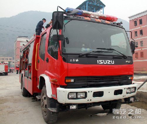 充实执勤战备力量 重庆黔江消防新购置水罐泡沫消防车