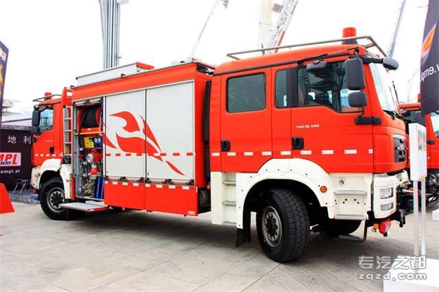 南京消防引进“双头消防车”