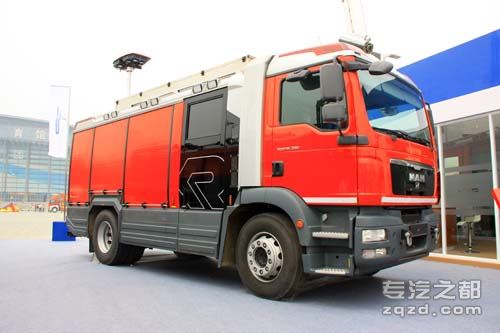 首辆AT泡沫消防车在天津滨海新区投用