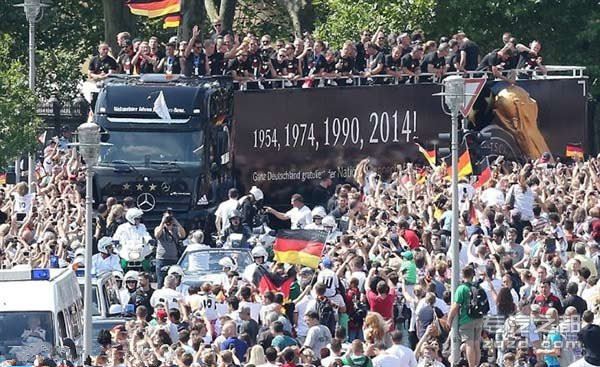 世界杯冠军德国队四星级奔驰大卡车