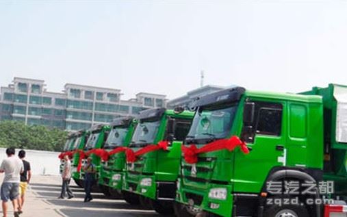 中国重汽淄博举行新型城市渣土自卸车交车仪式