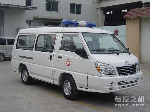 东南牌DN5020XJHD3型救护车