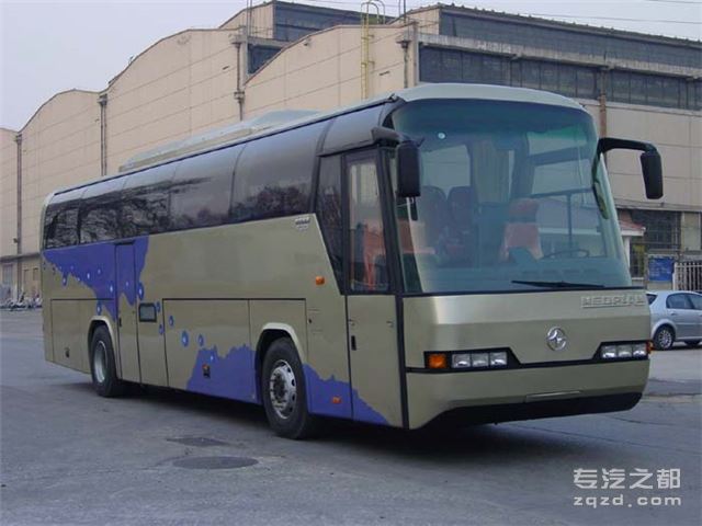 北方牌BFC6120B2-2型豪华旅游客车