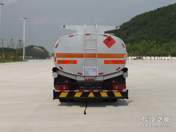 供应东风JDF5250GYYE小三轴运油车