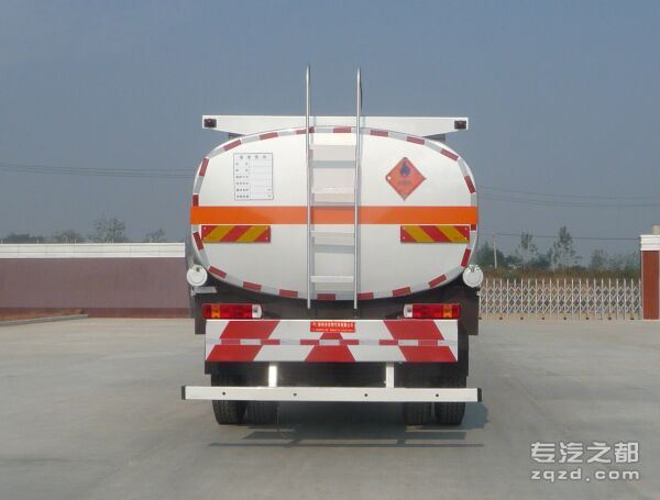 特运牌DTA5160GRYB4型易燃液体罐式运输车