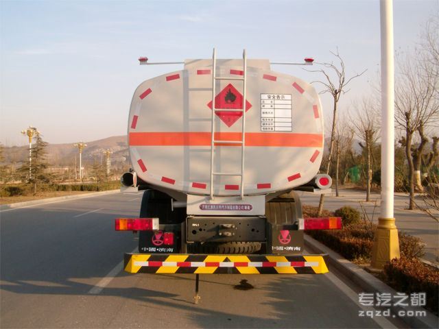 红旗牌JHK5257GYYA型运油车-后部图片