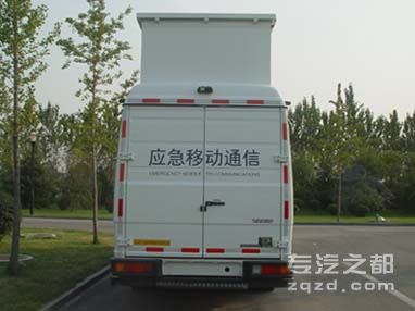 飓风牌JQG5071XTX型应急通信车-后部图片