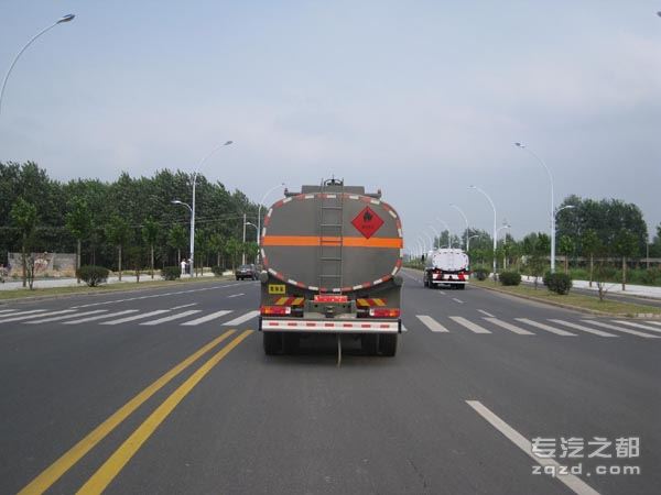 龙帝牌SLA5313GJYZ6型加油车-后部图片