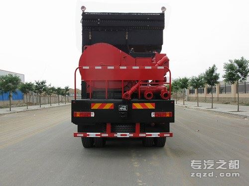 兰矿牌LK5382TYL250型压裂车-后部图片