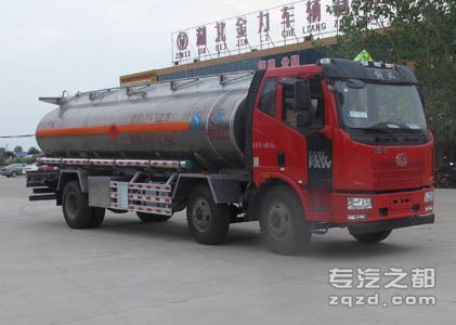 程力威牌CLW5251GYYLC5型铝合金运油车-图片1