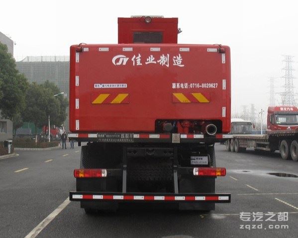 佳虎牌SNJ5210TYL70型压裂车-后部图片