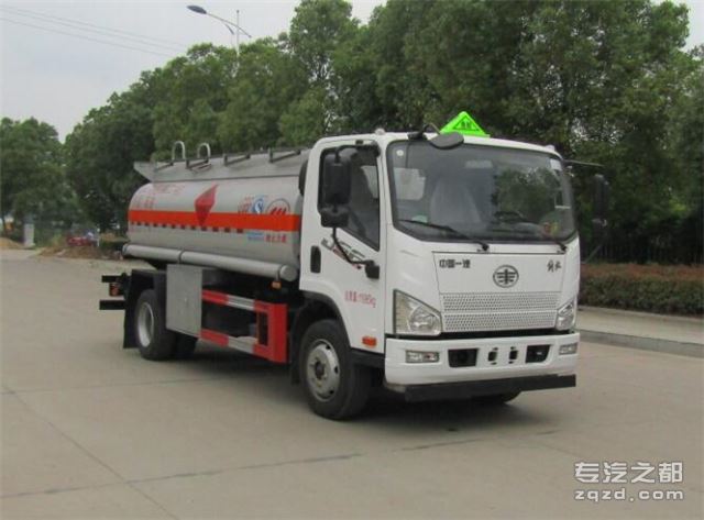 中汽力威牌HLW5120GYYC6型运油车-图片1