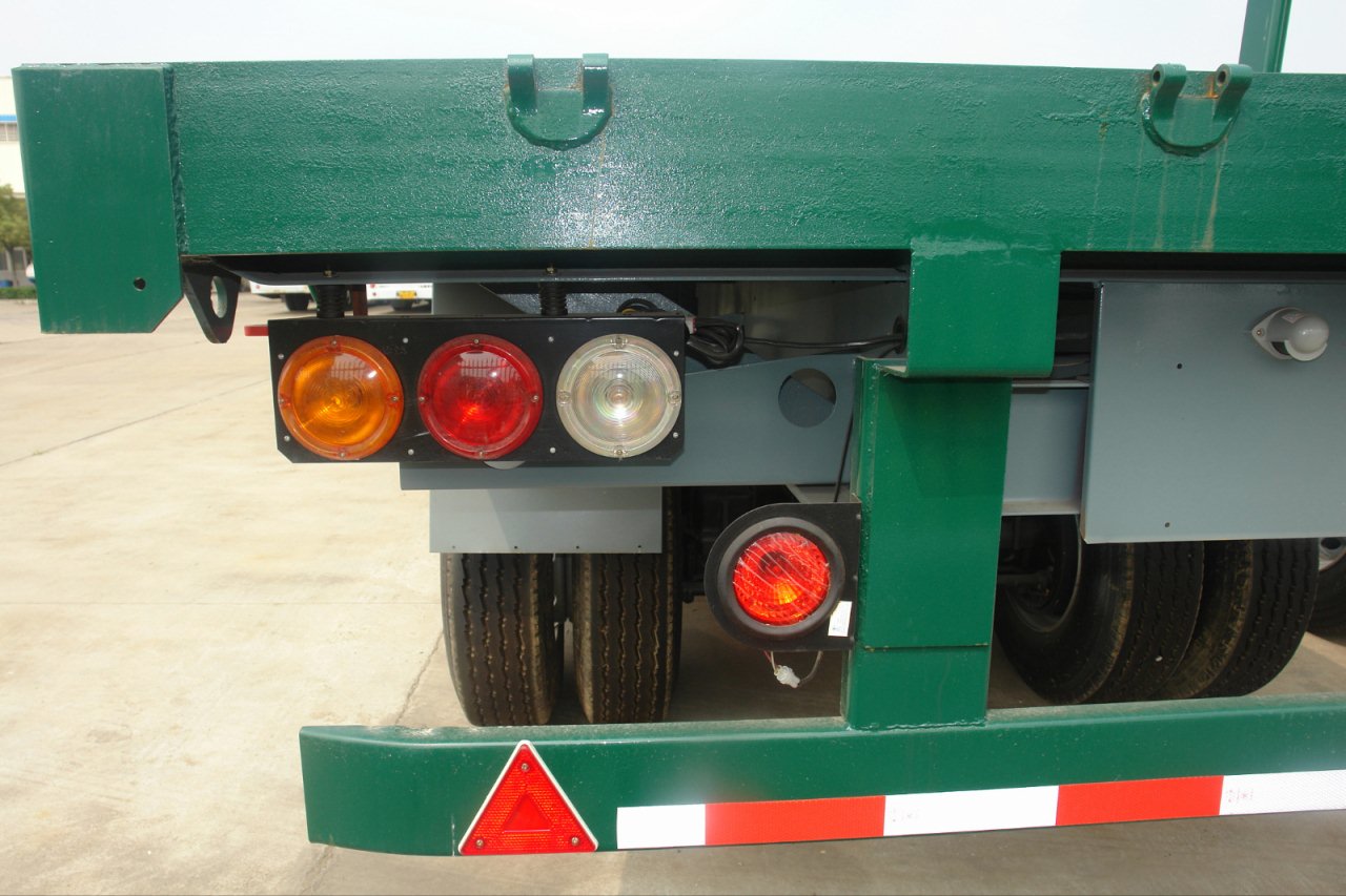 华威2轴集装箱平板运输车