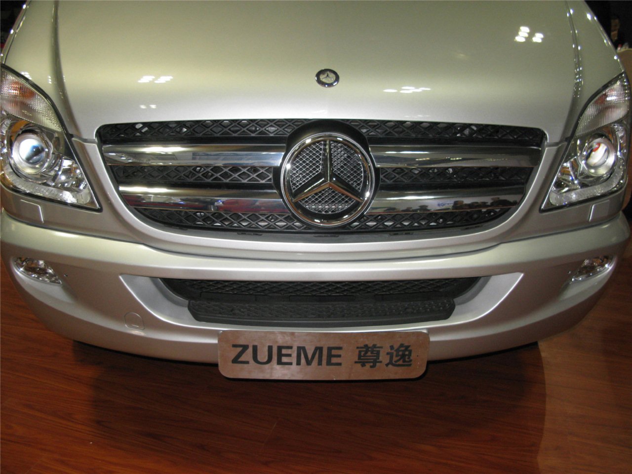 2013年第三届中国重庆汽车博览会展览车型：奔驰房车尊逸