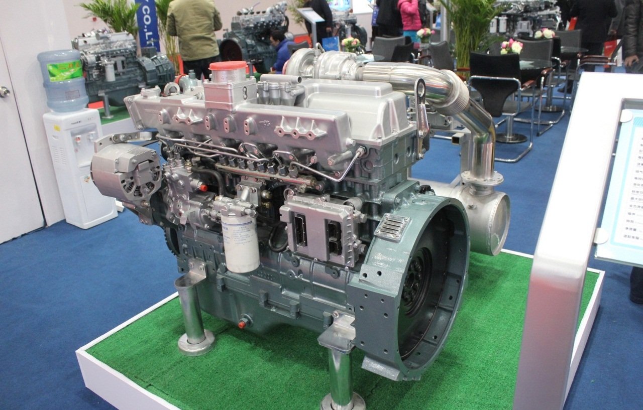 玉柴YC6L240-30 发动机