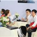 2013重庆国际汽车工业展:商家与用户交流沟通 第16张照片