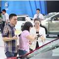 2013重庆国际汽车工业展:商家与用户交流沟通 第26张照片