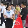 2013重庆国际汽车工业展:商家与用户交流沟通 第27张照片