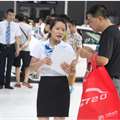 2013重庆国际汽车工业展:商家与用户交流沟通 第28张照片