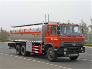 程力威牌CLW5252GYY4型运油车